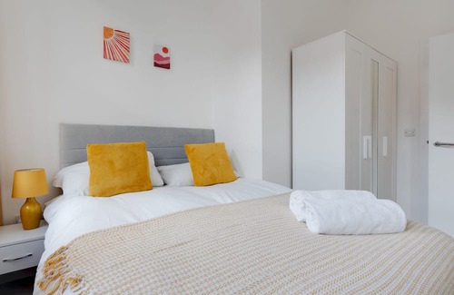 Liverpool Apartment | Pass the Keys | Unique Grade II Listed Flat in Liverpool Parking