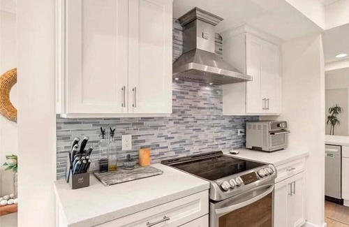 Ocean Park Apartment | Santa Monica Beach Amazing 2 Bedroom Condo