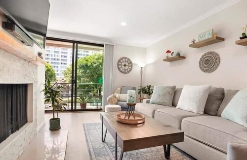 Ocean Park Apartment | Santa Monica Beach Amazing 2 Bedroom Condo