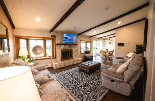 Dayton House | Family & Friends 5 Acre Estate Close to Everything