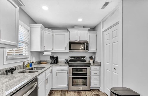 Owensboro House | Updated home close to hiking trails, ballpark's and downtown. Pet friendly!