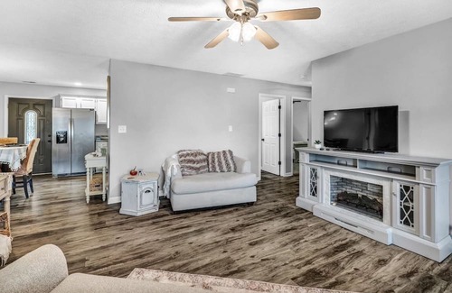 Owensboro House | Updated home close to hiking trails, ballpark's and downtown. Pet friendly!