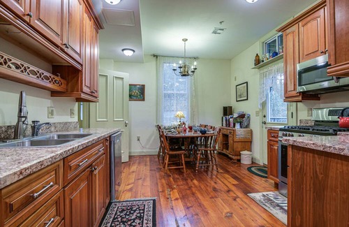 Middletown House | Middletown Getaway w/ Fire Pit & Multi-Level Deck!