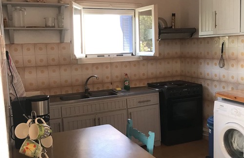 Diasella Cottage | 🌜Slow living. 2 bedroom beach house near picturesque Koroni. Family-friendly!