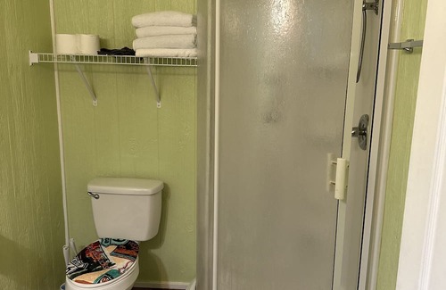 Pipestem Cabin | Cozy Tiny House close to outdoor activities - 3 minutes to Pipestem State Park!