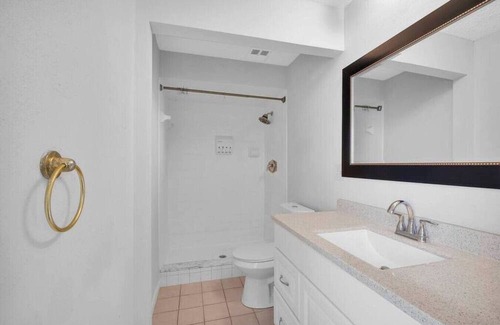 Southside House | ~Cozy Casa w/ Screened Patio~