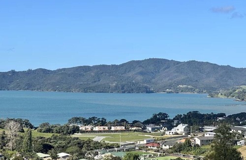 Cable Bay House | Breath taking views, lots of room for whole family/friends for fun in the sun