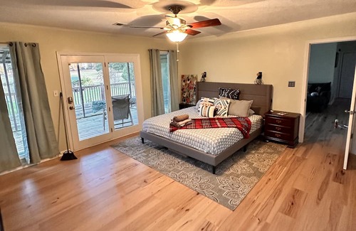 Ninety Six House | Sanctuary on the Lake. All dogs welcome!