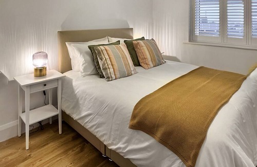 Barton-on-Sea Cottage | 2 bedroom accommodation in Barton on Sea, near New Milton