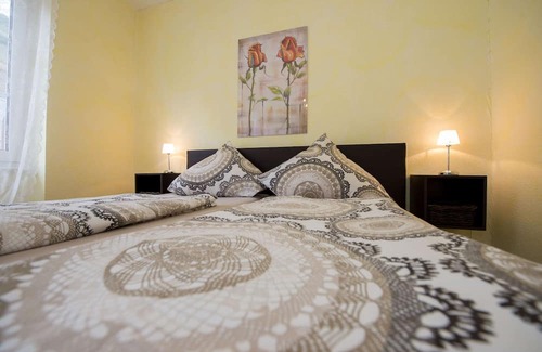 Zell Apartment | Apartment 'Nussberg' with Balcony and Wi-Fi