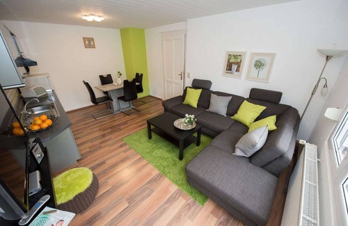 Zell Apartment | Apartment 'Nussberg' with Balcony and Wi-Fi