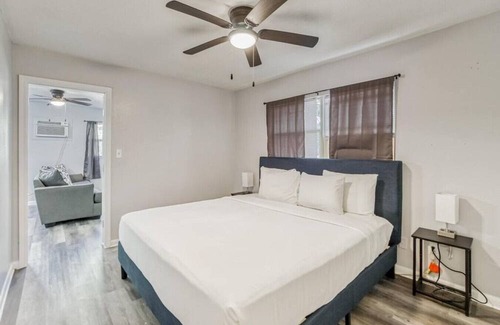Sun Bay South Apartment | South Tampa Peaceful Get Away