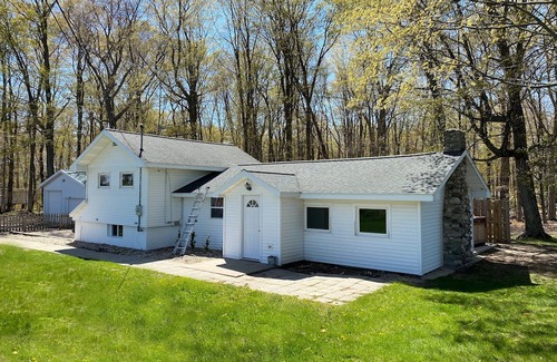Pentwater Cottage | Cozy 3-bedroom cottage, large yard, minutes from Lake Michigan. Pet friendly.