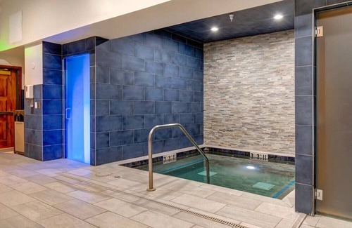 Park City Resort | Park City Utah Ski in/Ski Out Resort 2 Bedroom. Pools, Hot Tub, Free Wifi n