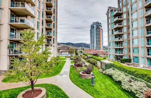 North End Apartment | Beachfront condo in great location with hot tub, pool, sauna, gym, beach views