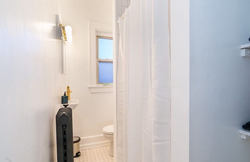 East Avenue Apartment | This apartment is a 1 bedroom(s), 1 bathrooms, located in Rochester, NY.