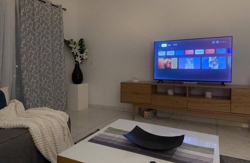 Le Plateau Apartment | Stylish 2-Bedrooms for Afcon fans 2 chambres élégantes / les amateurs de la CAN