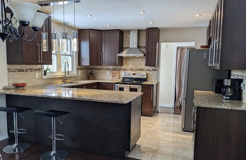 South Dundas House | Country bungalow with hot tub. Near trails, beaches, fishing. Pets welcome!