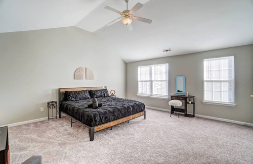 Toddville Road House | Spacious Gem Close 2 Airport!
