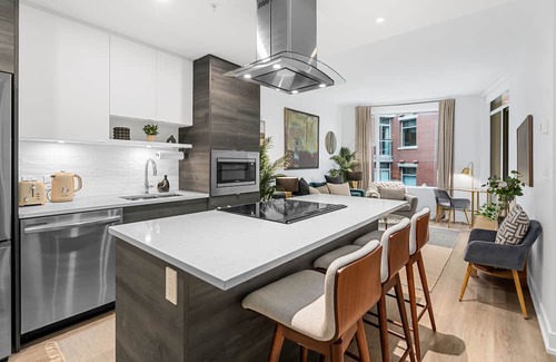 Inner Harbour Condo | Stylish One Bedroom Retreat, Downtown Victoria, Fitness Room, Incredible Location!