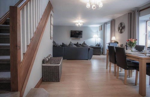 Llanddowror House | Rose Coach House - 3 Bedroom Cottage - Pendine