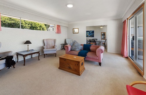 Otumoetai House | Seaviews on Seaway - Tauranga Holiday Home
