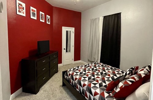 Carolyn Estates House | Cozy Home by Lake! Holiday Special