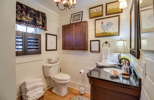 Roseland House | Remote ‘Possum Farmhouse’ Retreat on 10+ Acres!