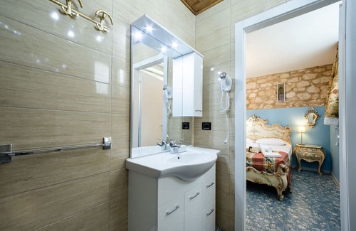 Est Apartment | Stanza La Veneziana - Villa Angelina - Pet Friendly