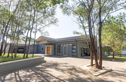 Harare East Apartment | Upmarket 4 bed Chisipite House - 2193