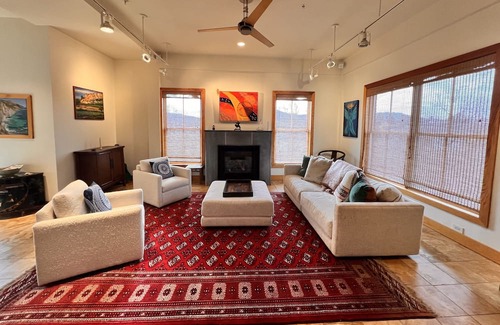 Martha Jefferson Apartment | Belmont Penthouse Apartment (30 Day Min)