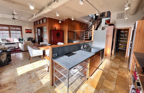 Martha Jefferson Apartment | Belmont Penthouse Apartment (30 Day Min)