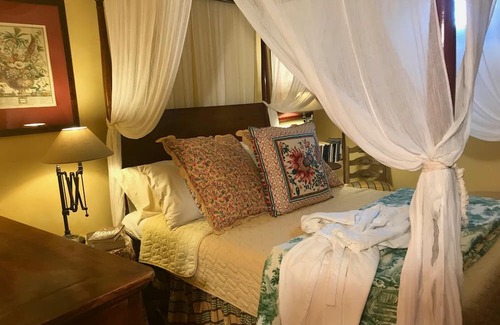Sermoneta Villa | Sermoneta, Historic Stone Village House with Pool, in a Medieval Hill Town Close to Rome and Naples