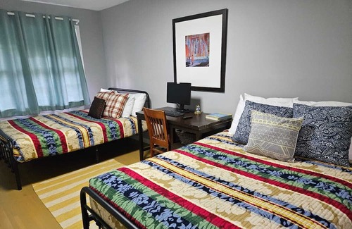 Whitehaven House | Chic Rancher 7BR Compound Near Graceland &Airport