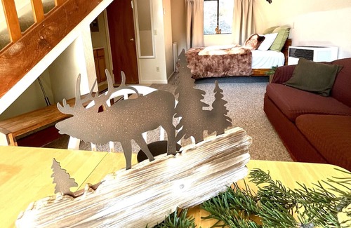 Echo Lake Cabin | Cozy chalet near Sierra at Tahoe ski lift