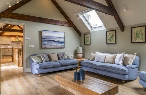Ilminster Villa | Little Hideaway - Four Bedroom Villa, Sleeps 8