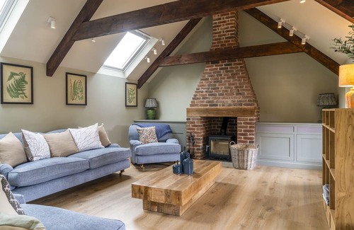 Ilminster Villa | Little Hideaway - Four Bedroom Villa, Sleeps 8