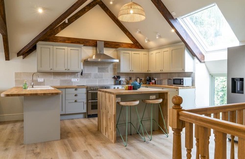 Ilminster Villa | Little Hideaway - Four Bedroom Villa, Sleeps 8