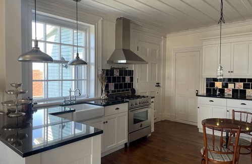 Kamouraska House | Magnifique Maison Ancestrale Situe au Coeur du Village de Kamouraska