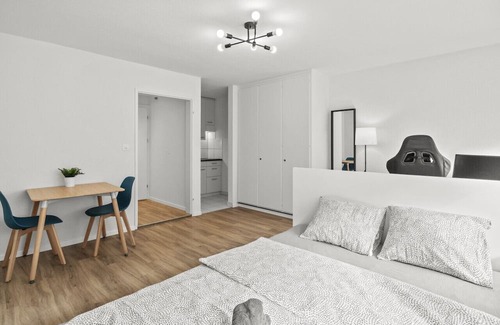 Winterthur Apartment | City Center Twin Bed Workplace Washer
