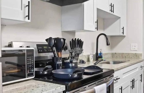 Pinellas Park Apartment | 2 Bedroom 758070 by Houzlet