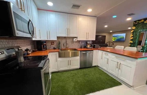 Deerfield Beach Apartment | 3 Bedroom 754301 by Houzlet
