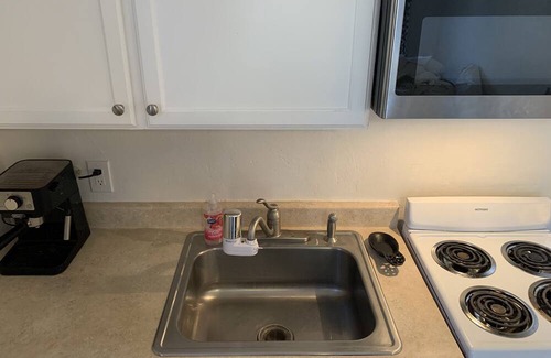 Sam Hughes Apartment | Charming Studio Oasis in the Heart of Tucson – Your Ideal Retreat!
