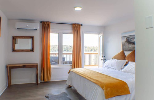 Faraday Cottage | Bright and Beautiful Brand New Cozy Waterfront Cottage