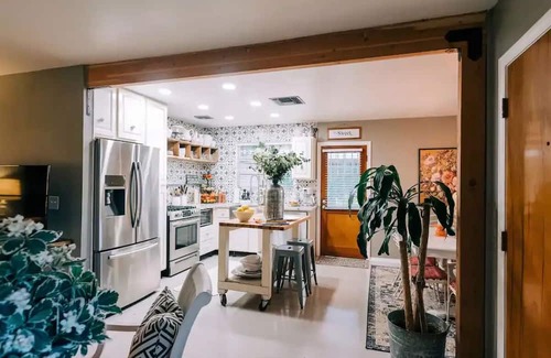 Camelback East House | Biltmore Area Industrial Cottage by Street Designs