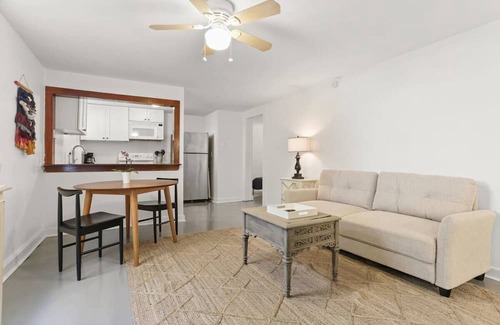 Faubourg Livaudais Apartment | Cute Nola Flat Steps from the Streetcar
