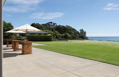 Pitone House | THE BUNGALOW - COASTAL RETREAT
