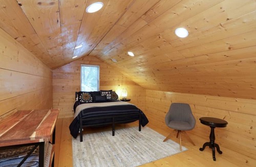 Home Park House | Gem in Midtown 4bedroom home-11