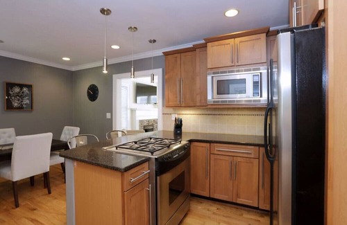 Home Park House | Gem in Midtown 4bedroom home-11