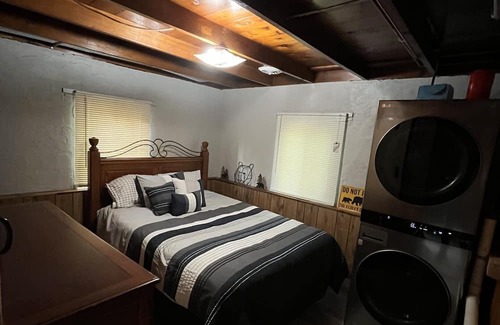 Houghton Lake Cabin | Cozy cabin great for vacationers, hunters/fishers, snowmobilers/ORVers!